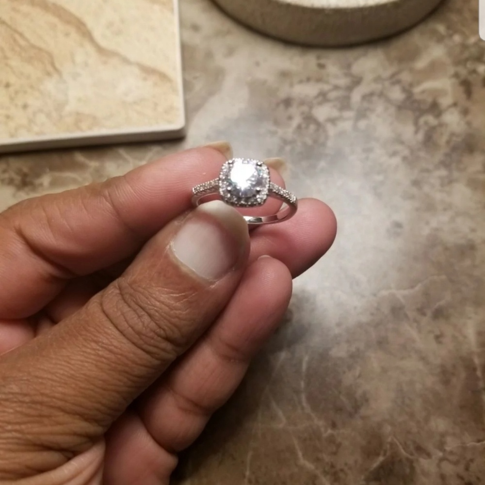 Engagement style ring